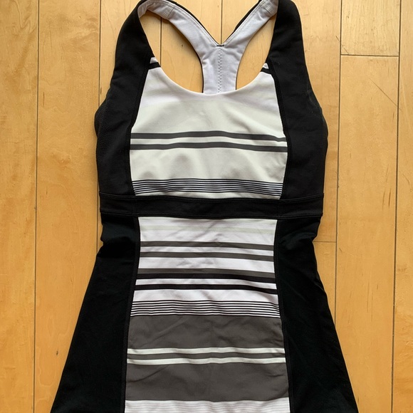 EUC 🍋 Lululemon Run Fast Track White Black Tank Top - Picture 2 of 7